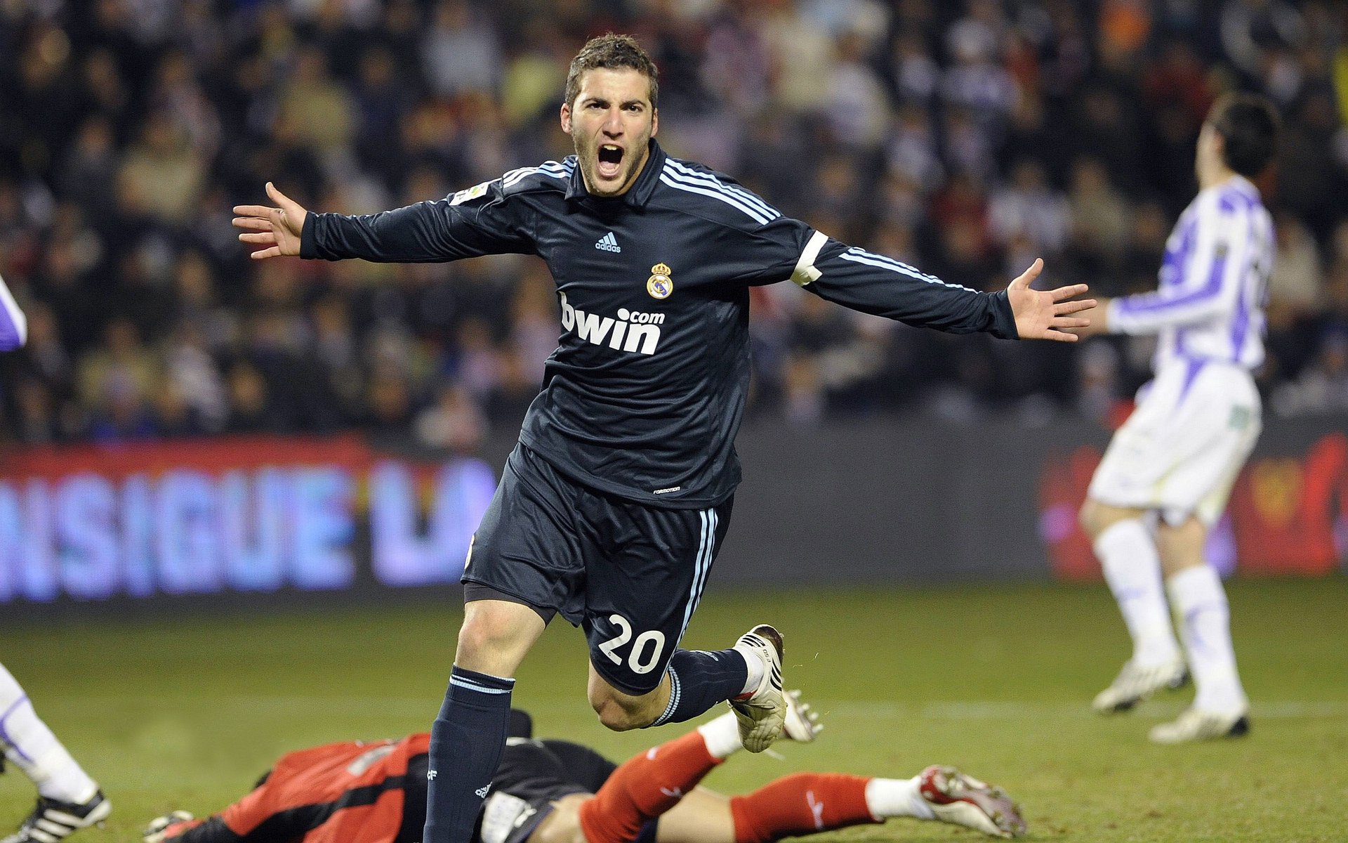 九游娱乐APP-美洲队签约新守门员，加强后防实力，美洲杯守门员