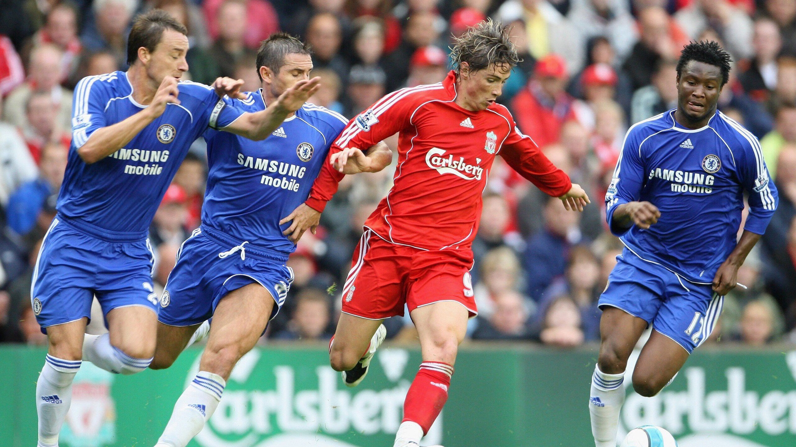 “三叉湖飞盘赛：飞盘对决让田径场充满空中热力”